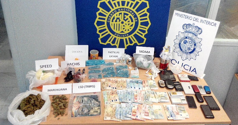 La Policía Nacional desmantela una red de tráfico de drogas de diseño gracias a la colaboración ciudadana La Policía Nacional desmantela una red de tráfico de drogas de diseño gracias a la colaboración ciudadana