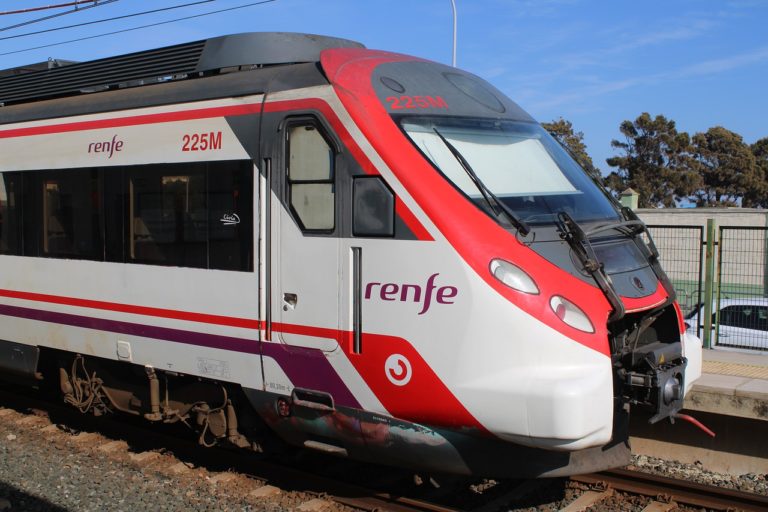 Renfe amplía hasta el 31 de enero la posibilidad de cambiar los billetes sin gastos por el aumento de los contagios por Covid