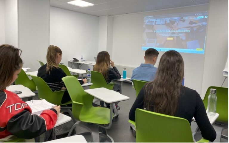 Según un estudio de Opositatest, los opositores son cada vez más jóvenes