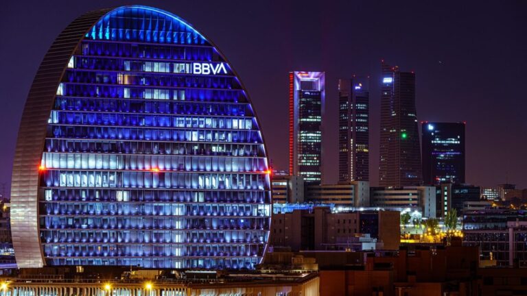 La CNMC autoriza con compromisos la concentración entre BBVA y Banco Sabadell tras análisis en segunda fase La CNMC autoriza con compromisos la concentración entre BBVA y Banco Sabadell tras análisis en segunda fase