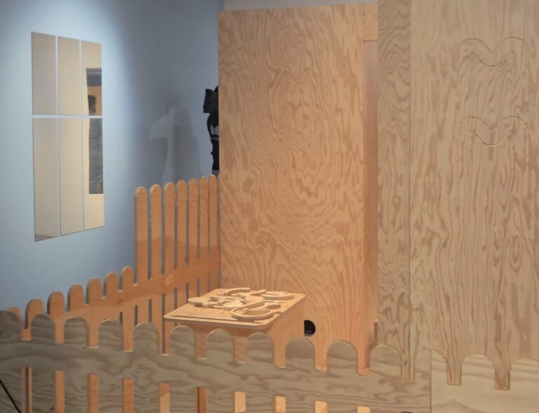 El Centre Pompidou Málaga presenta las instalaciones ‘La casa mágica’ y ‘Juego de volúmenes’ en el Espacio Joven hasta febrero de 2027