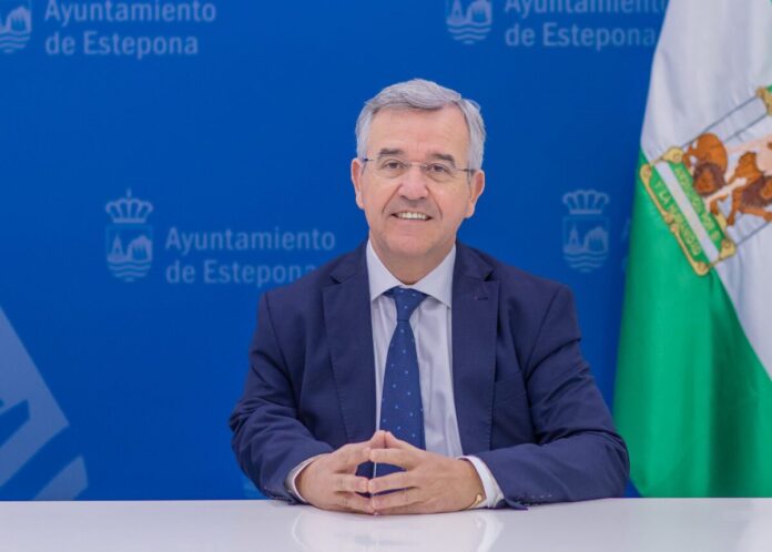 Estepona destina más de 7 millones en 2026 a bonificaciones fiscales, con 6,6 millones para el IBI y exención de la tasa de basura para 1.812 recibos