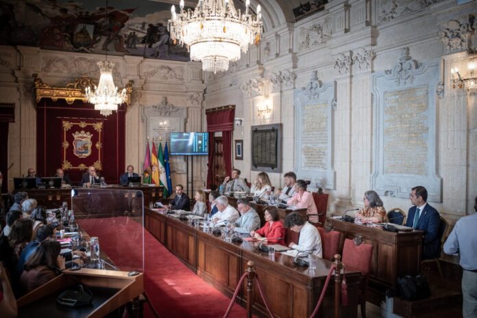 En Málaga se aprueban las fiestas locales para 2027 y se actualiza la ordenanza de licencias de apertura