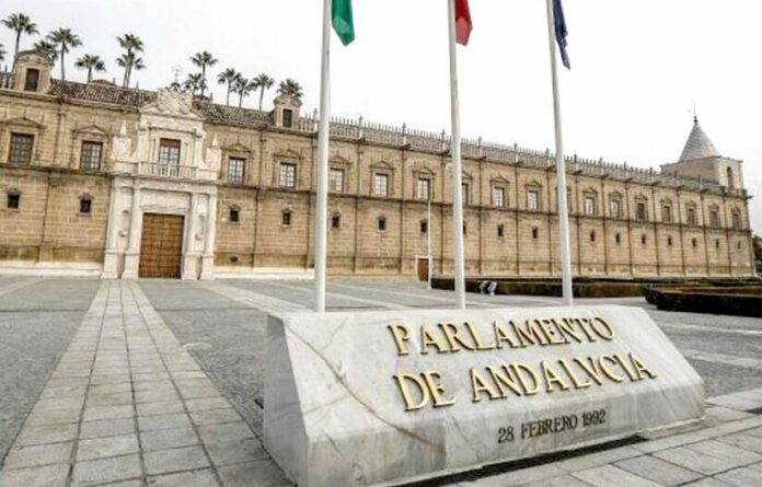 El acuerdo entre PP y Vox en Andalucía incorpora 150 medidas y una vicepresidencia para Vox