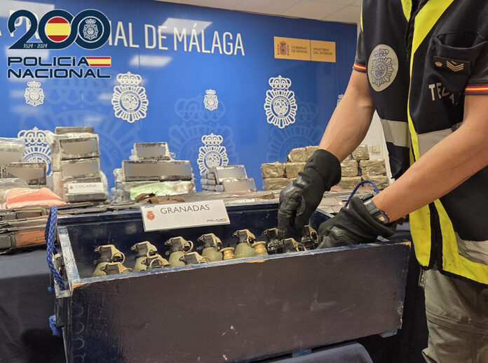 La Policía Nacional incauta en Málaga 36 fusiles de asalto y detiene a cuatro personas