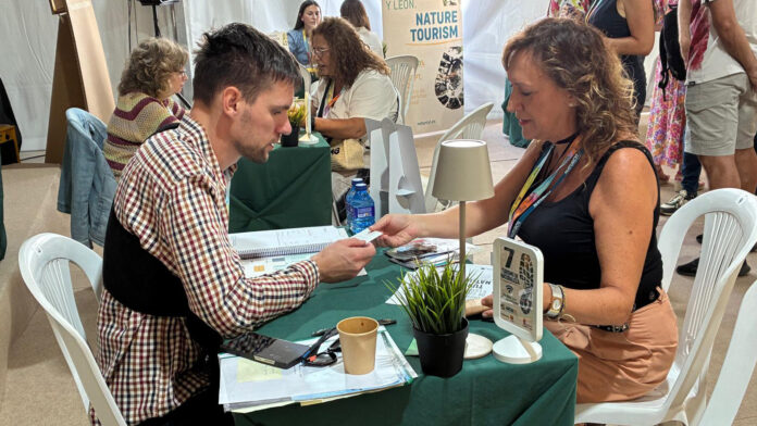 Antequera promociona su turismo de naturaleza en la feria de ecoturismo NATURCYL de Segovia