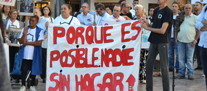 Málaga acoge el manifiesto de las personas sin hogar por sus derechos en la plaza de la Constitución